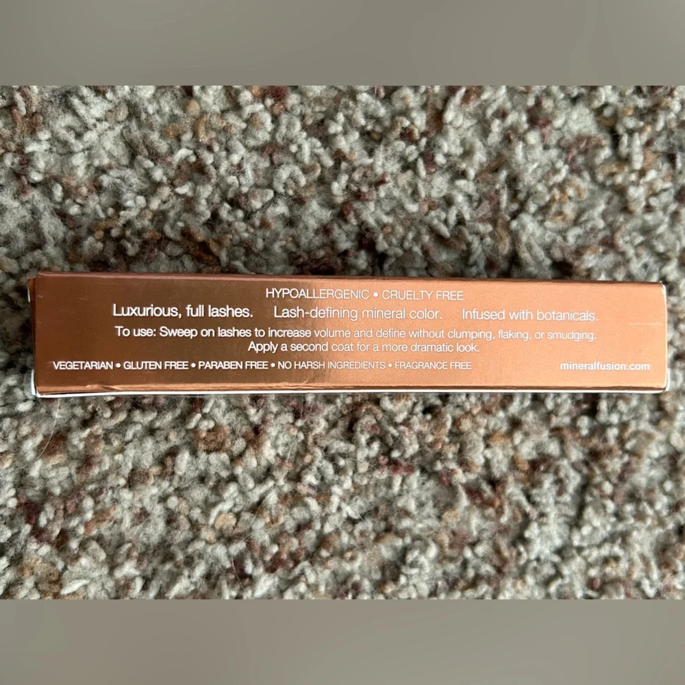 NEW Mineral Fusion Chestnut Volumizing Mascara